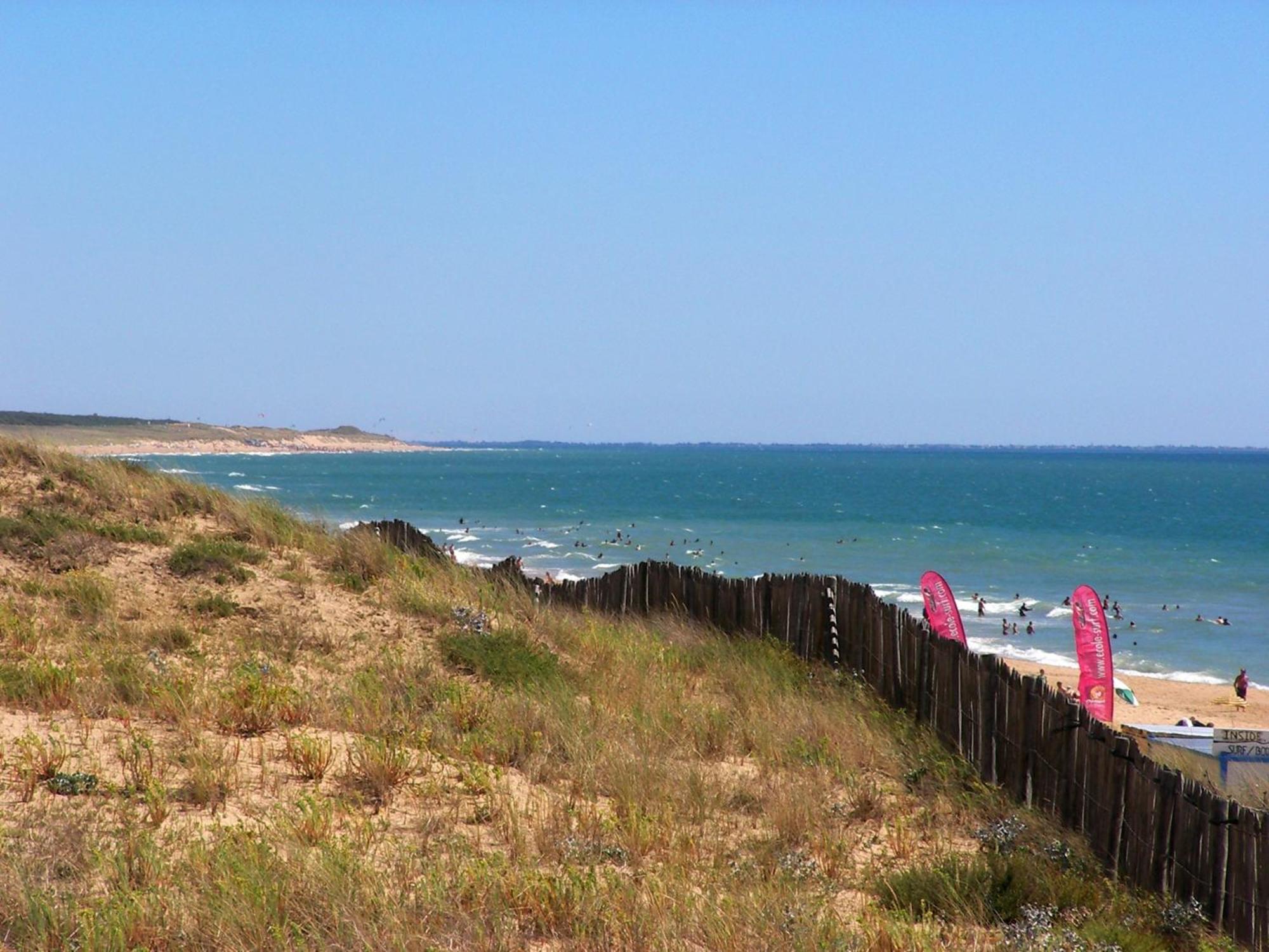 Camping Le Clos Des Pins Longeville-sur-Mer Extérieur photo
