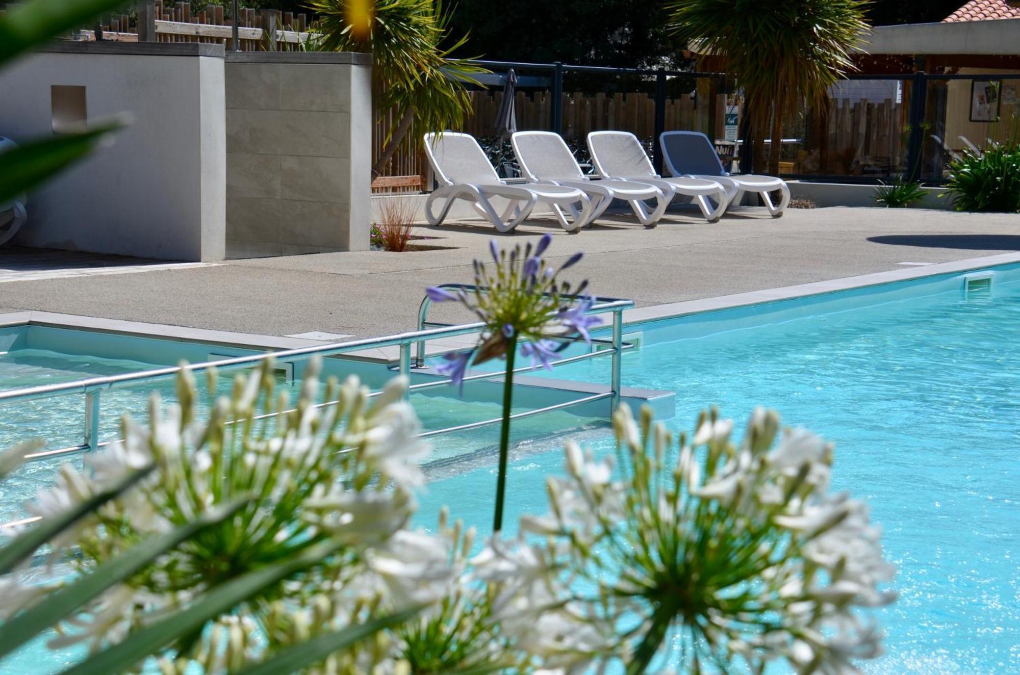 Camping Le Clos Des Pins Longeville-sur-Mer Extérieur photo