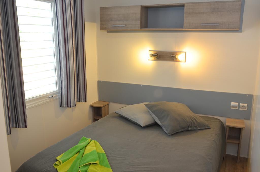 Camping Le Clos Des Pins Longeville-sur-Mer Extérieur photo